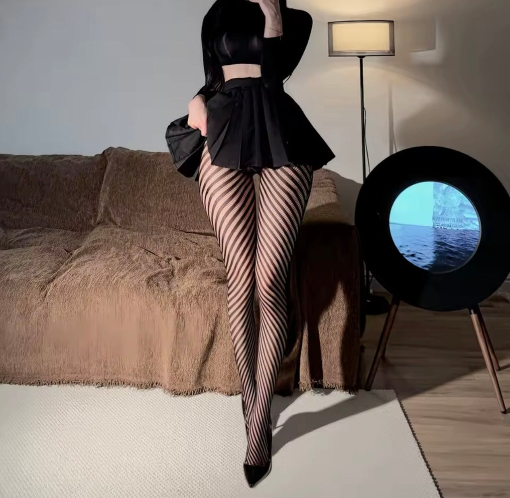 Rajstopy WYSZCZUPLAJĄCE – efekt iluzji