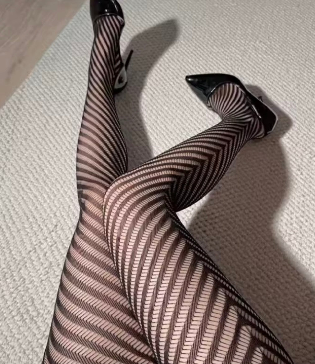 Rajstopy WYSZCZUPLAJĄCE – efekt iluzji