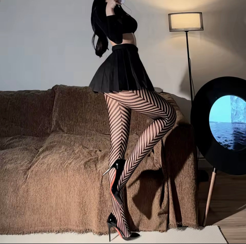 Rajstopy WYSZCZUPLAJĄCE – efekt iluzji